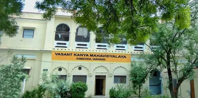 वाराणसी के वीकेएम में होटल को लेकर विवाद, सियासत गरम 