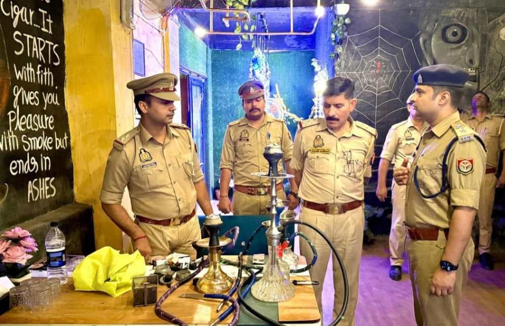 वाराणसी हुक्का बार पर एसओजी का थापा,  महिला समेत 9 गिरफ्तार, भारी सामान बरामद