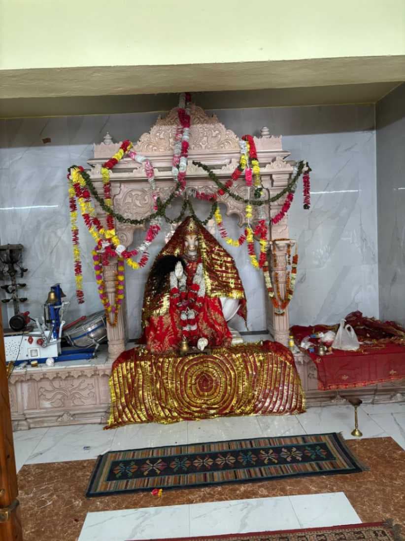 अनूठी परंपरा:  देवी को प्रसन्न करने के लिए यहां भक्त बहाते हैं खून 