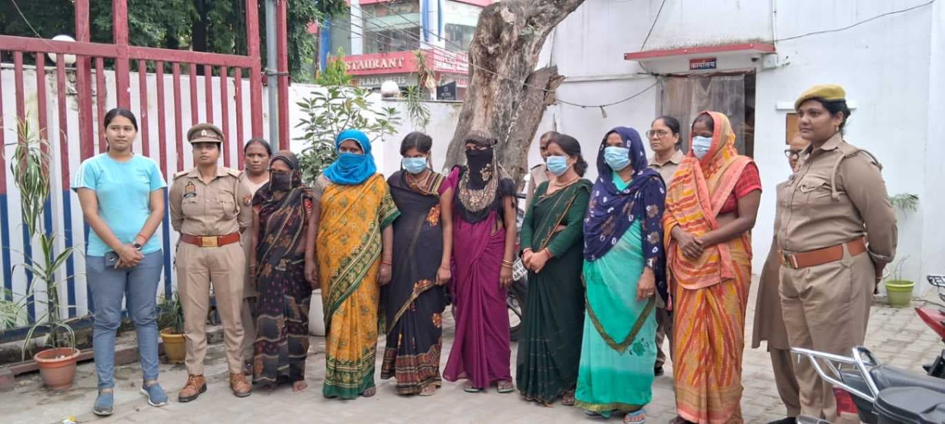अनैतिक कार्य में लिप्त 7 महिलाएं पकड़ाईं, जबरन करती थीं धन उगाही