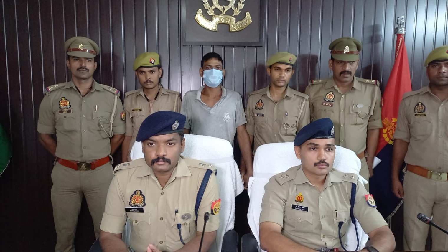 हवालात से भागा 25 हजार का इनामी मुठभेड़ में गिरफ्तार,  पैर में लगी गोली