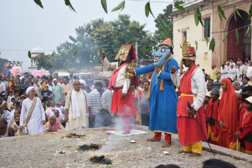 राम के नगर में रावण का हुआ जन्म, बोलो राजा रामचंद्र की जय