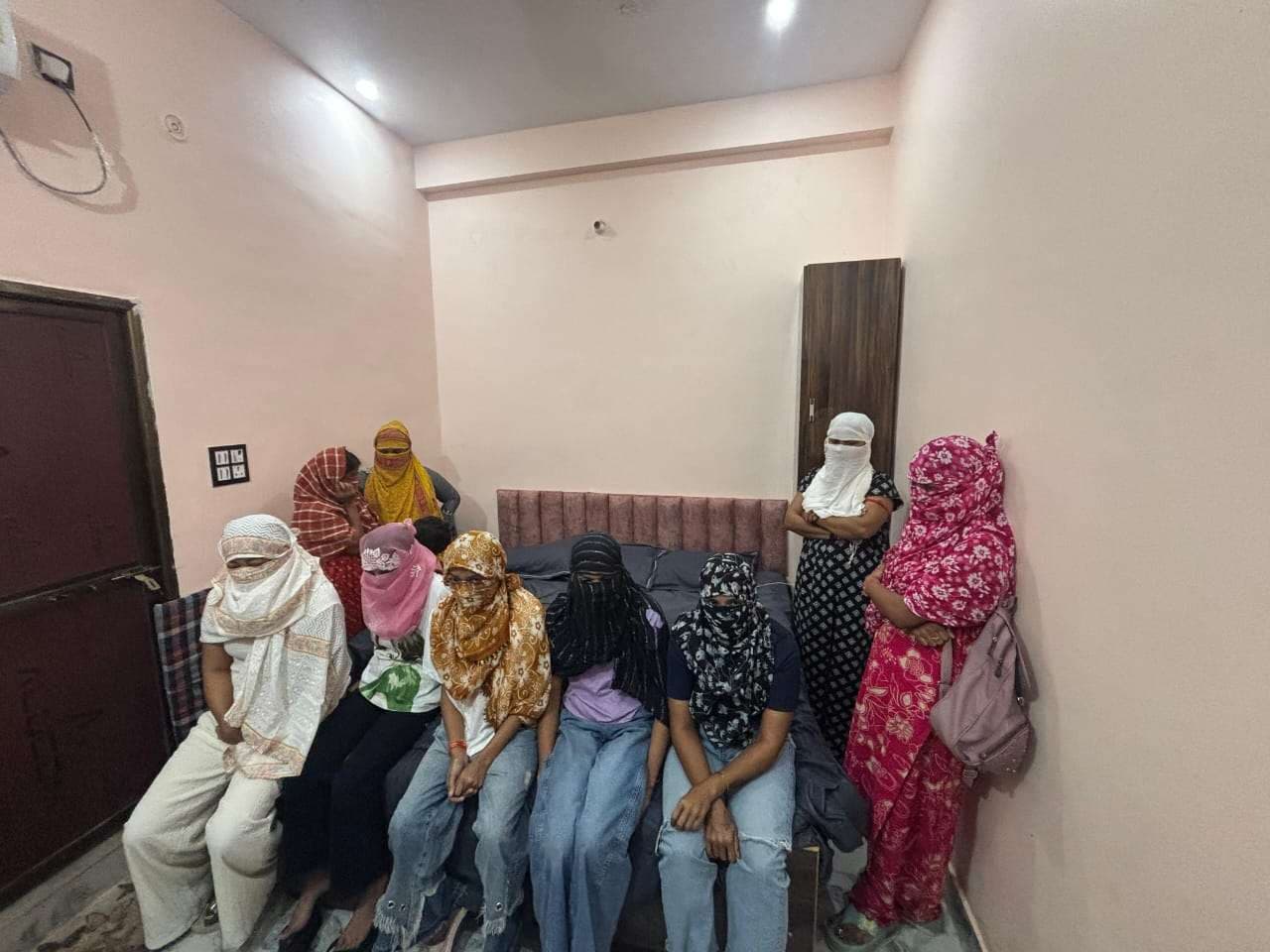चितईपुर में  देह व्यापार का भंडाफोड़, महिलाओं संग 15 गिरफ्तार