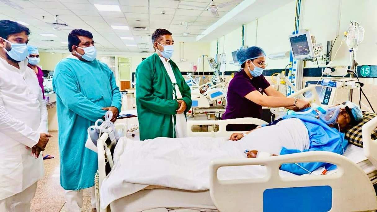 सपा सांसद ने अस्पताल में पद्मविभूषण पंडित छन्नू लाल मिश्र का जाना हाल,पार्टी प्रमुख का दिया संदेश