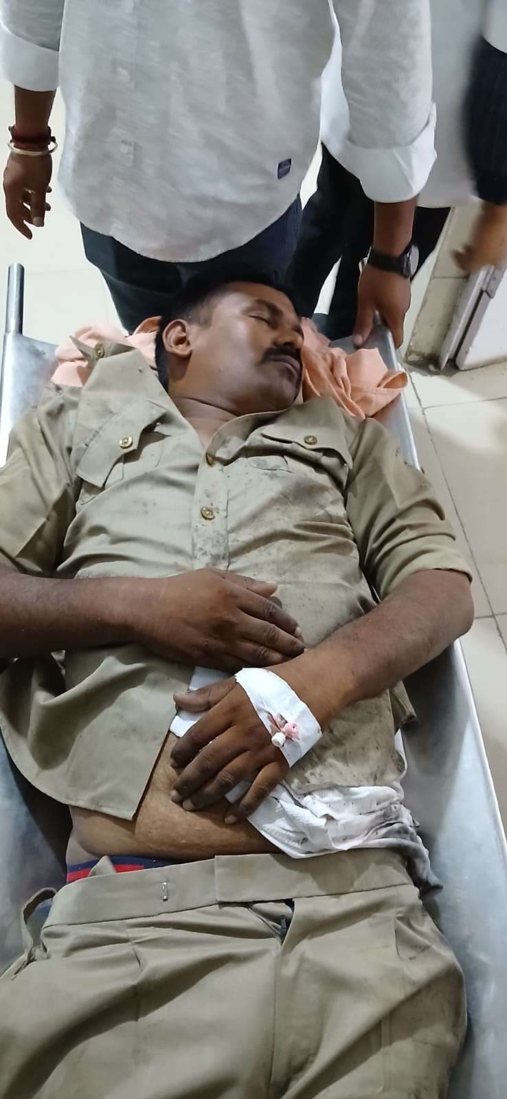 बनारस में वकीलों ने कचहरी में दारोगा संग सिपाही को पीट कर किया बेदम, छावनी में तब्दील हुआ क्षेत्र 