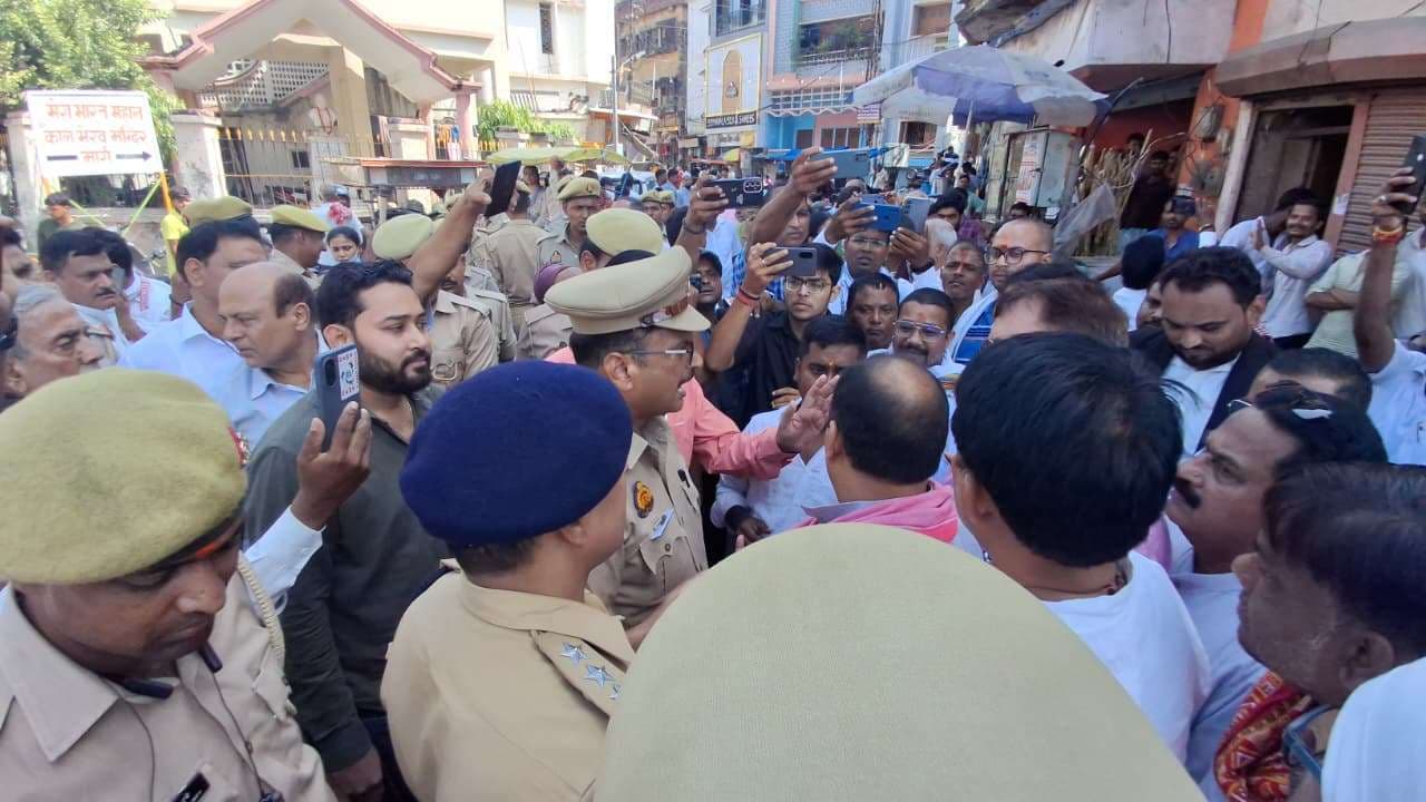 मतदाता अधिकार सम्मेलन - पुलिस और कांग्रेसी आमने सामने, पराडकर भवन की बुकिंग कैंसिल