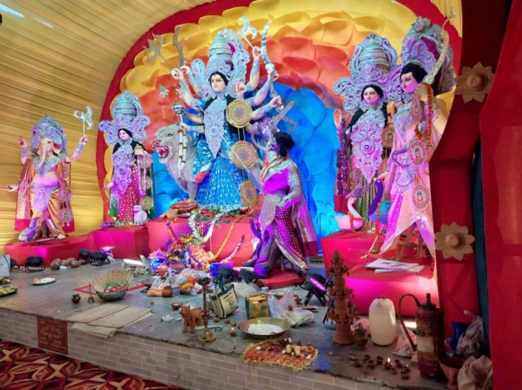 नवरात्र : इस पंडाल में स्थापित  माता की प्रतिमा की आंखों से निकलते हैं आंसू