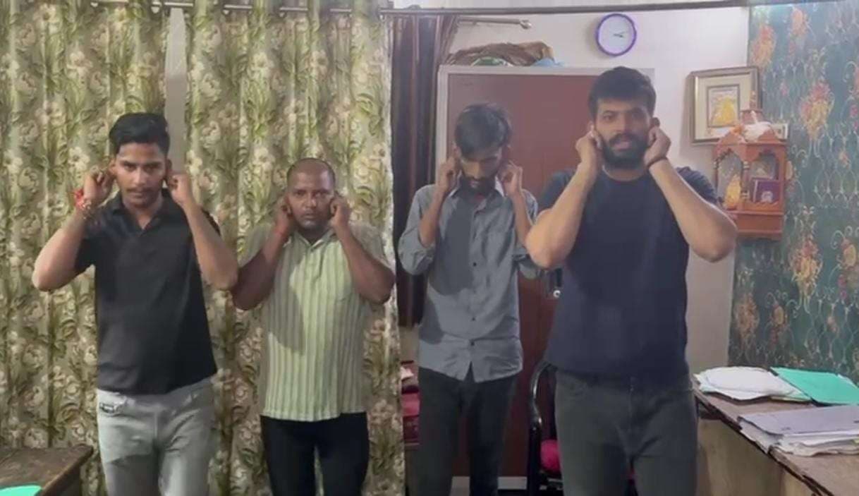 जेल से छूटकर निकाला जुलूस, पुलिस ने कराई माफी और परेड