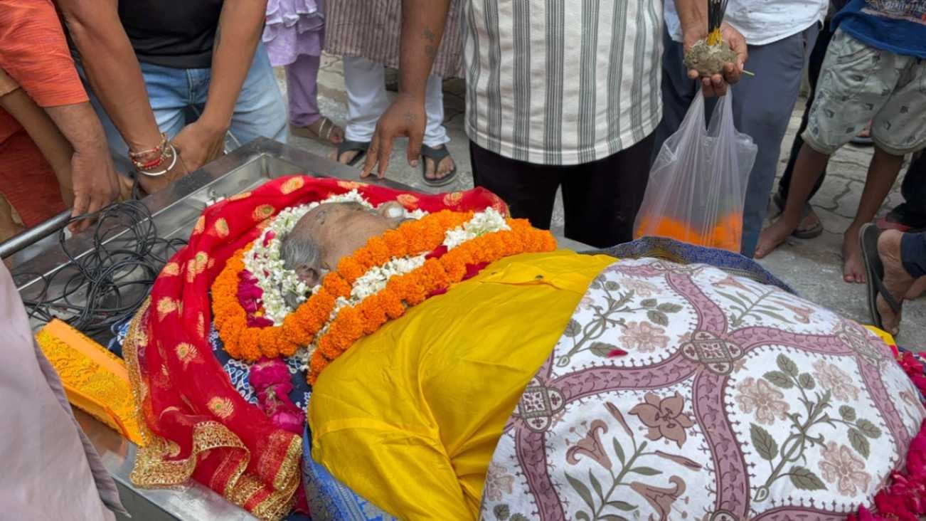 काशी पहुंचा पं. छन्नूलाल मिश्र का पार्थिव शरीर, मणिकर्णिका घाट पर होगा दाह संस्कार
