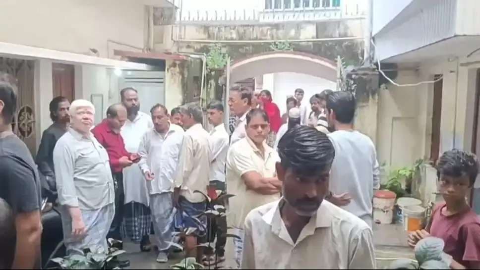 मदरसा शिक्षक की उन्हीं के घर में हत्या, मिला खून से सना शव