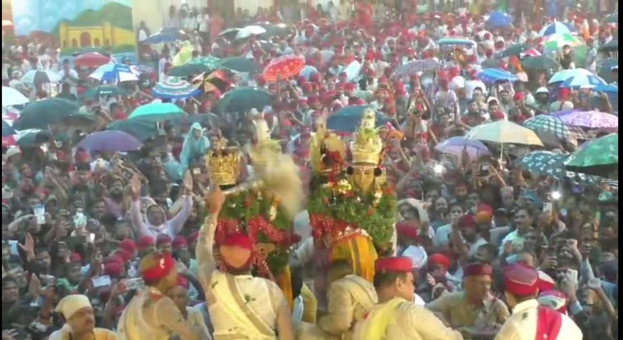 भरत मिलाप - भारी बारिश भी नहीं डिगा सकी आस्था, भाइयों का मिलन देख आस्थावानों की आंखें नम