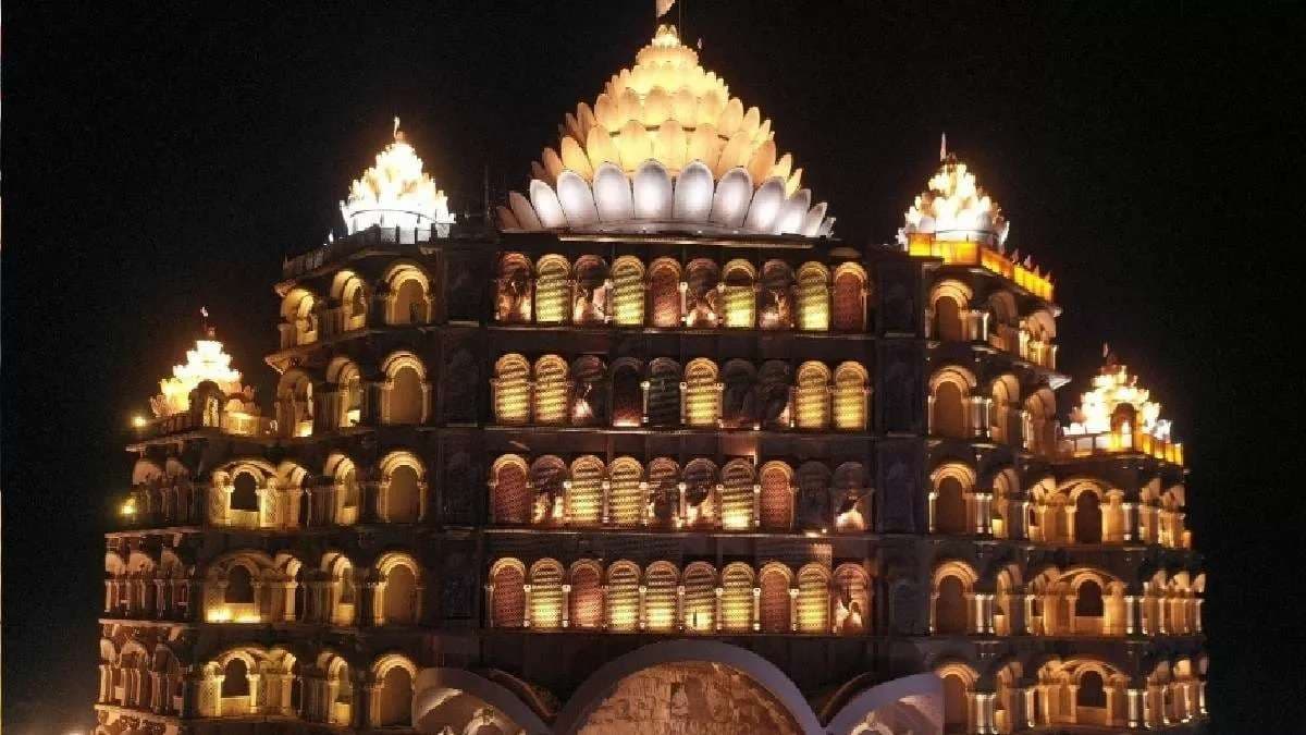  वाराणसी के स्वर्वेद मंदिर में करोड़ों का घोटाला, एकाउंटेंट और बैंक अधिकारी भाई पर एफआईआर
