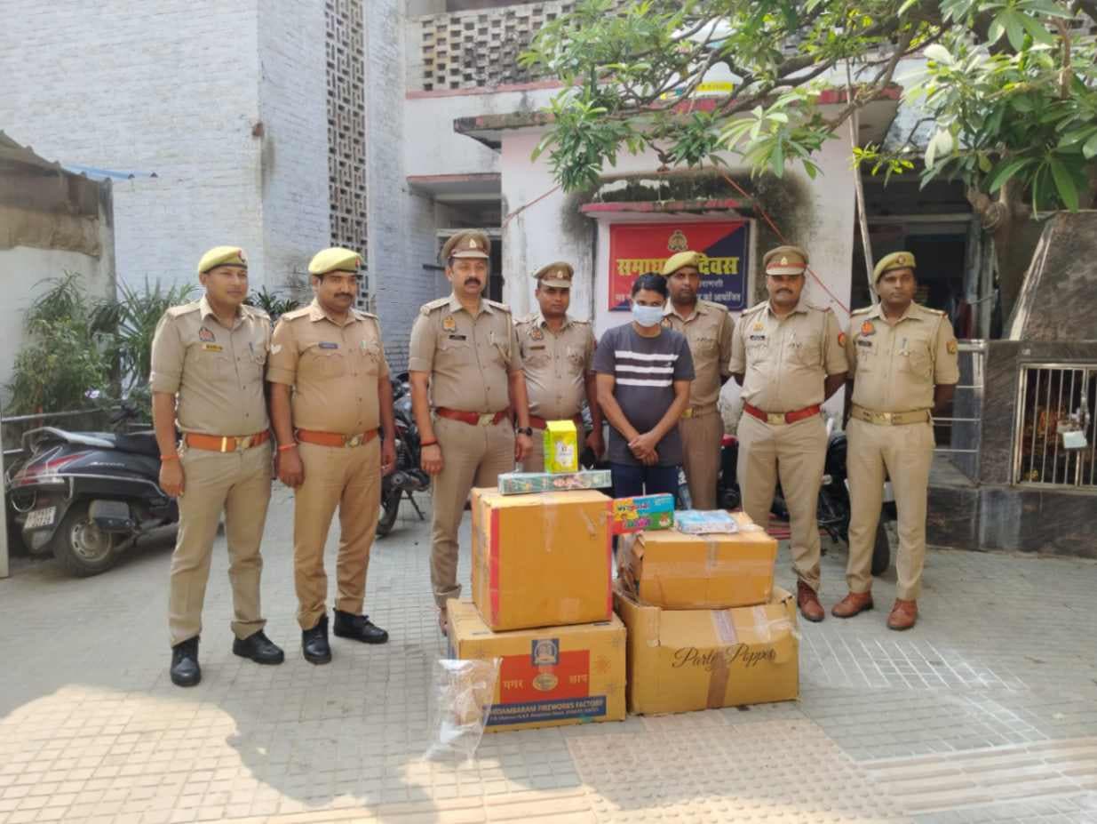 पुलिस के अभियान में 69 किलो अवैध पटाखे बरामद, एक गिरफ्तार