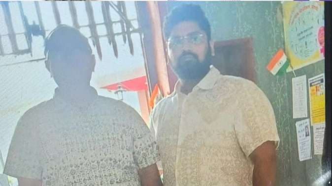 श्रीकाशी विश्वनाथ मंदिर में श्रद्धालु के चश्मे में मिला हिडन कैमरा, तस्वीर लेते पकड़ा गया

