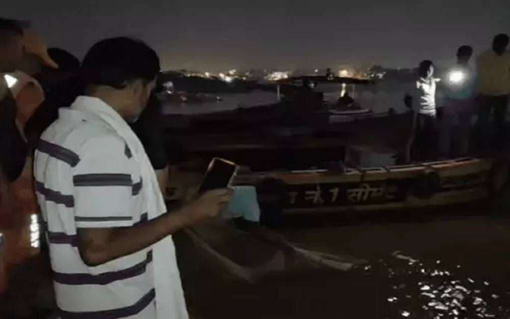 हादसा - गंगा में नहाते समय डूब रहे लड़कों में तीन को बचाया, एक की मौत
