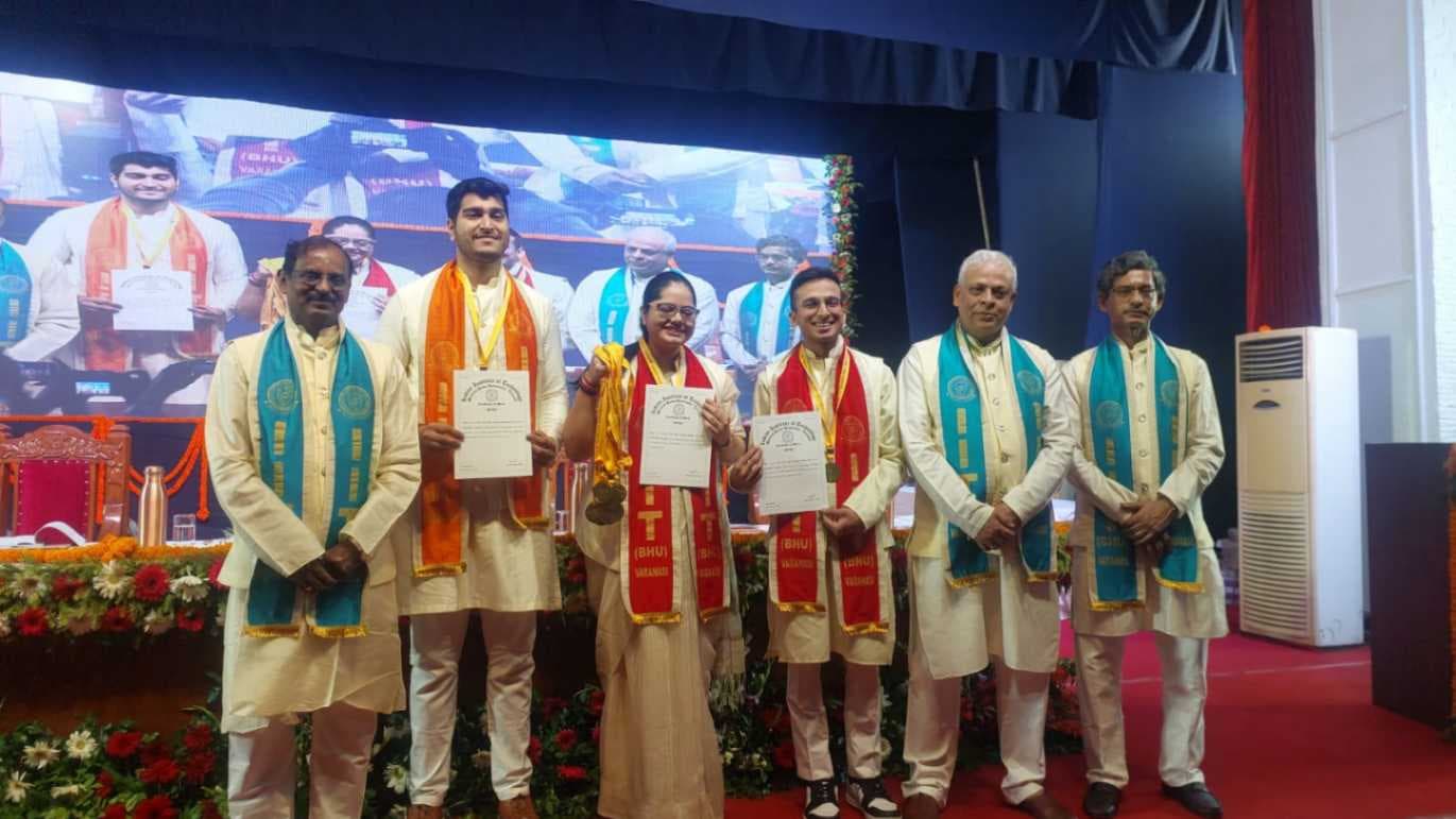 आईआईटी, बीएचयू दीक्षांत - 62 टेक्नोक्रेट्स को 123 मेडल,  टॉपर्स में 21 छात्राएं शामिल 