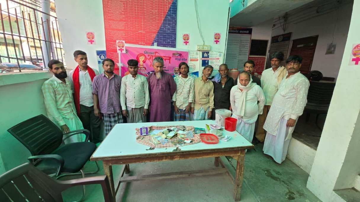 सिटी स्टेशन के सामने अवैध लाटरी संचालन पर छापेमारी, 12 गिरफ्तार