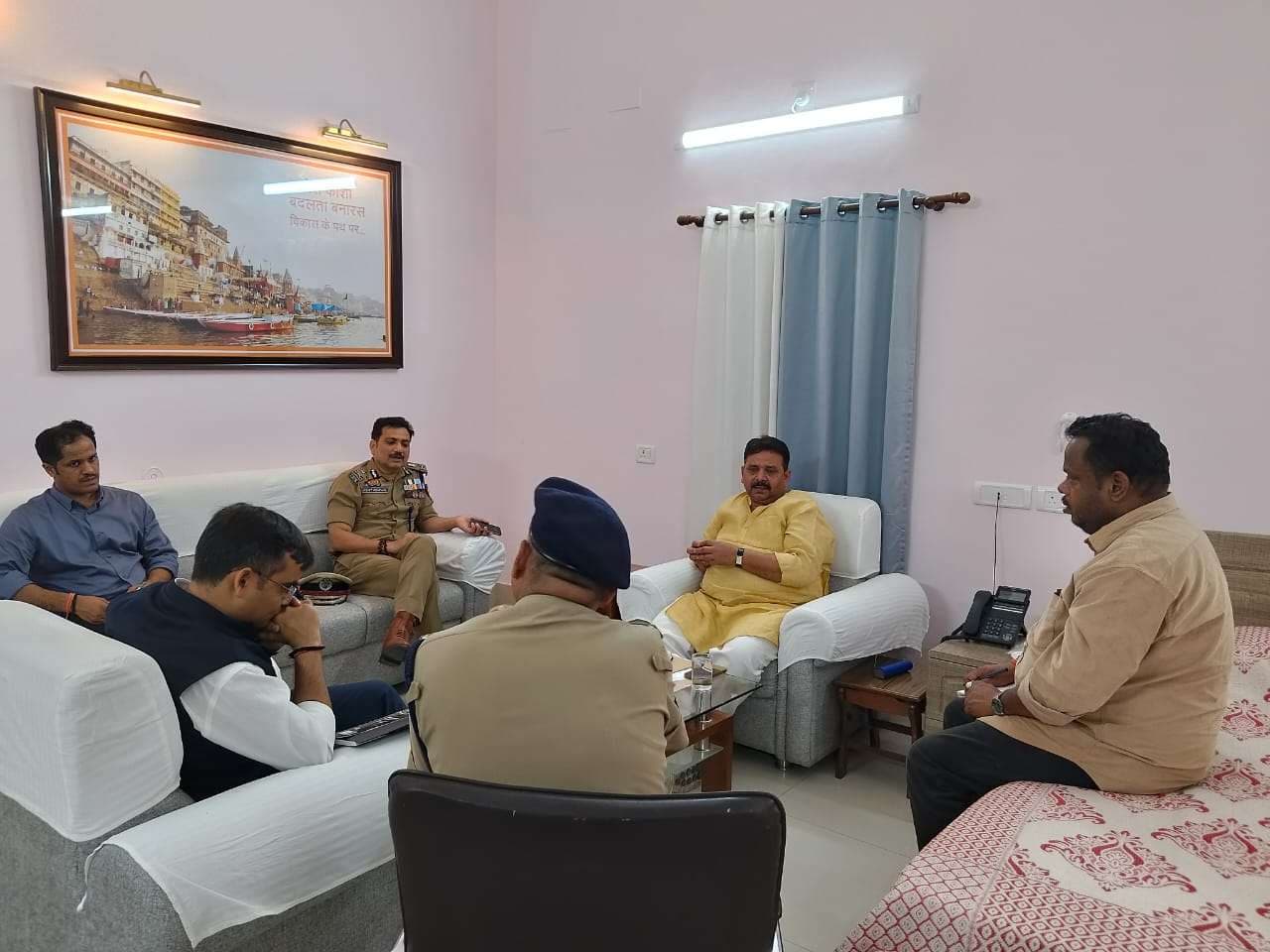 दीपावलीः  पटरियों पर दुकान लगाने वालों को न छेड़े, बनाए अस्थायी पार्किंगः स्टांप मंत्री