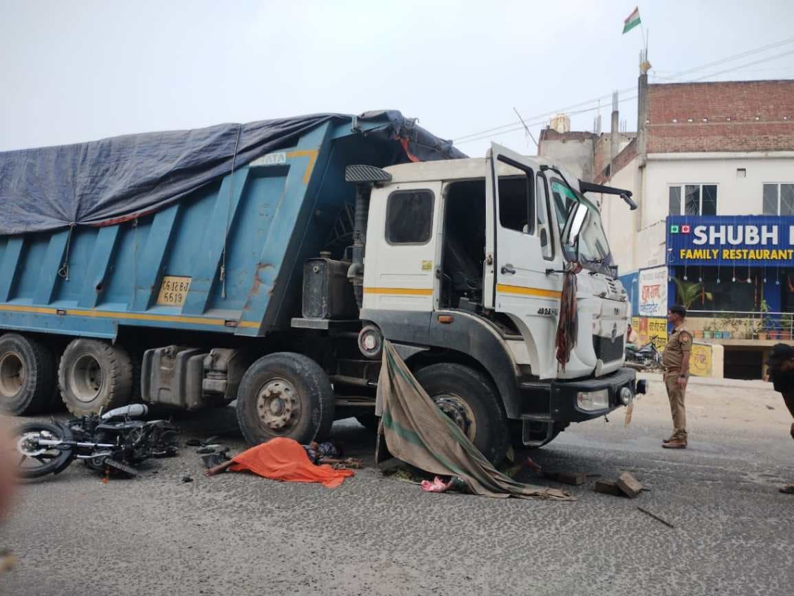 रामनगर में डम्पर ने बाइक सवार दंपती समेत मासूम की ली जान, परिवार में मातम 