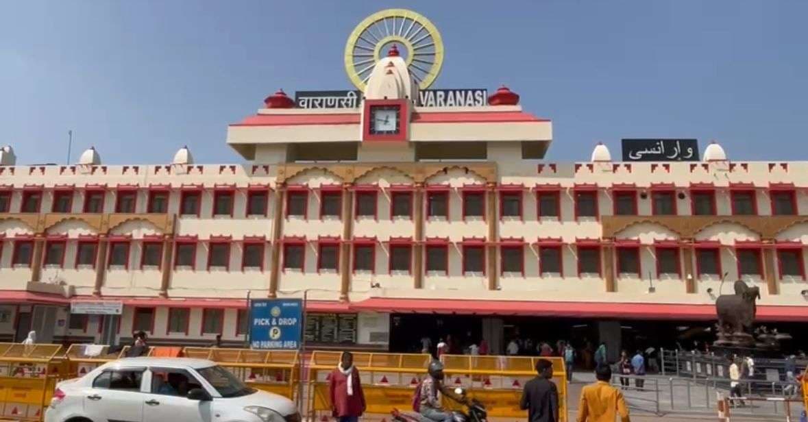छठ पूजा :   कैंट स्टेशन पर व्यापक इंतज़ाम, 25 स्पेशल ट्रेनें गुज़रेंगी