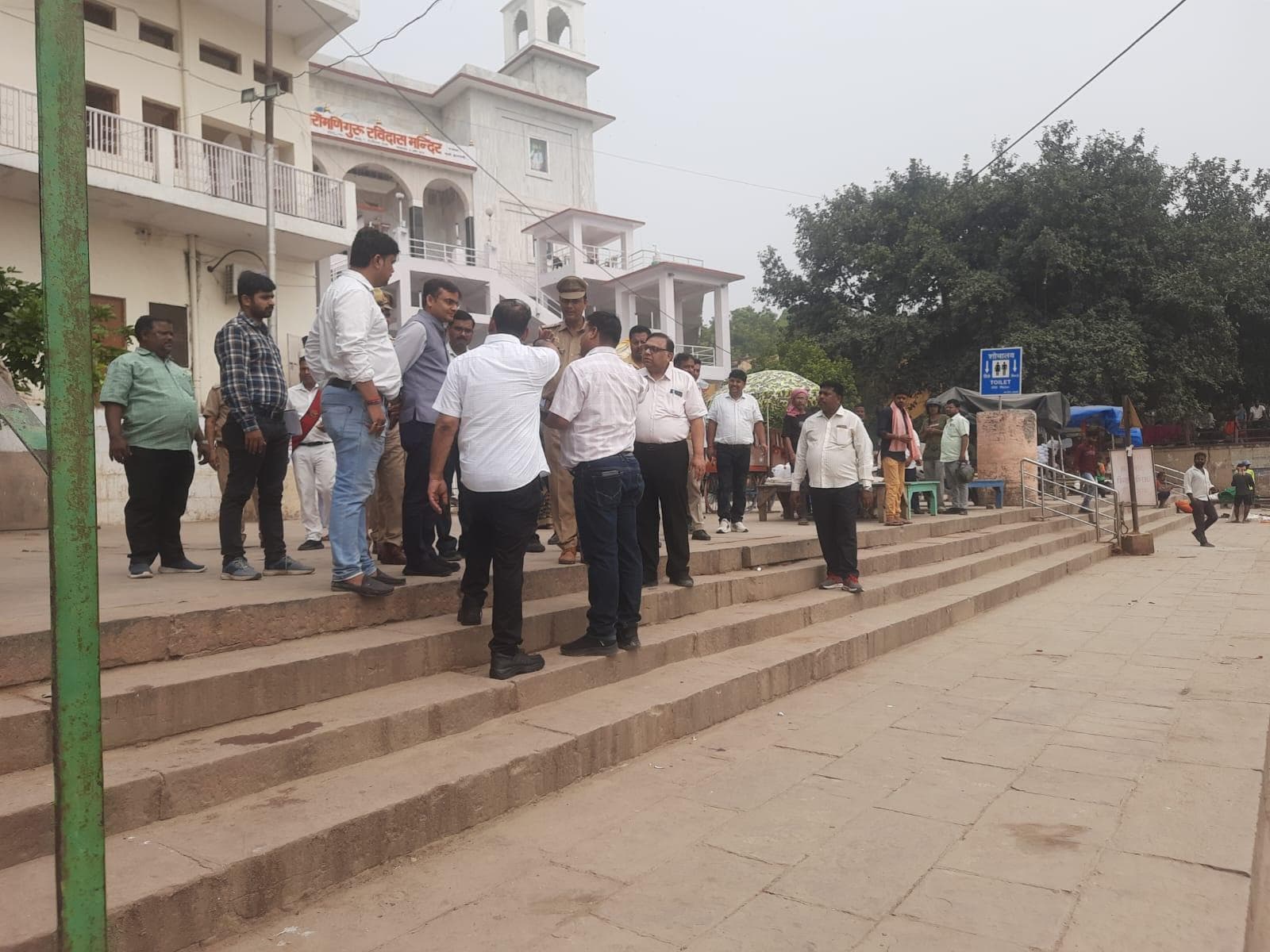 महापर्व छठ, गंगा महोत्सव और देव दीपावली के मद्देनजर डीएम ने परखी घाटों की व्यवस्था 