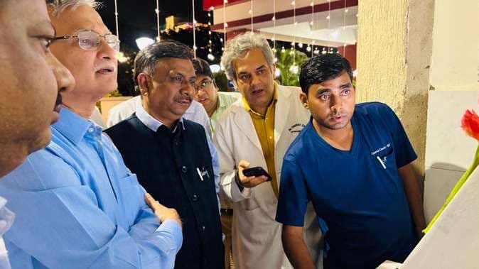 बीएचयू ट्रामा सेंटर में डिजि सेवा शुरू, क्यूआर कोड से जमा करें फ़ीस और बनवाएं पर्चा