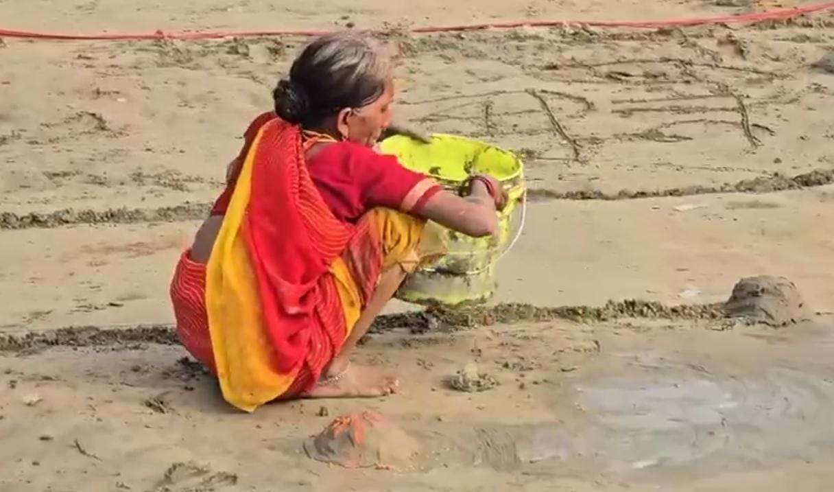 महापर्व छठः घाटों व सरोवर किनारे वेदी बनाने की होड़ 