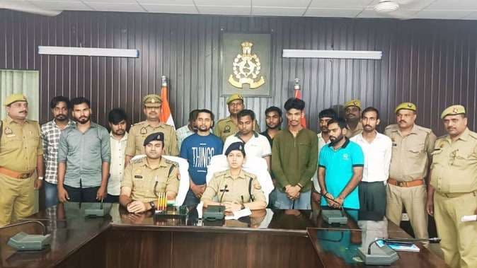 वाराणसी में नौकरी का झांसा देकर युवाओं से साइबर ठगी, 11 गिरफ्तार 