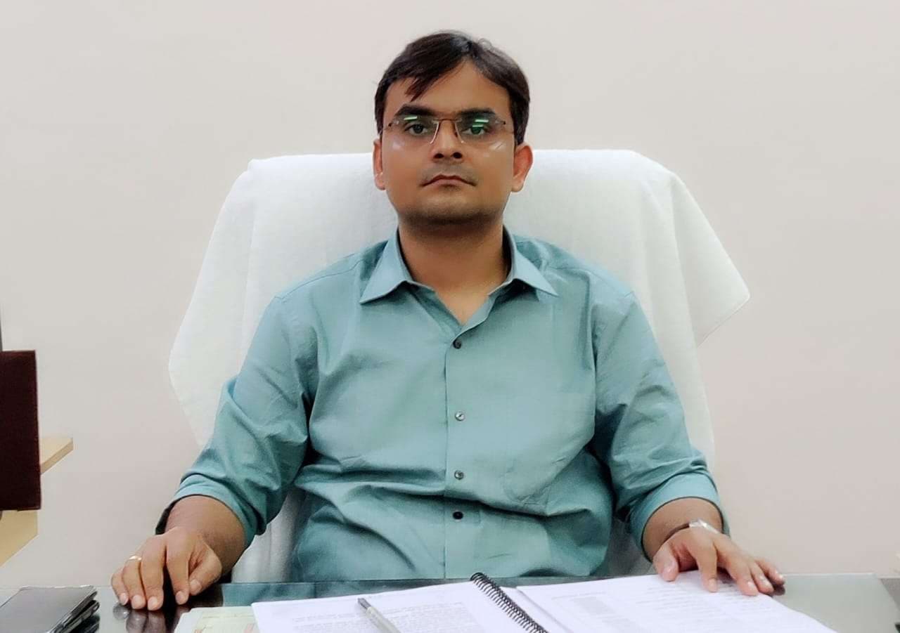 प्रधानमंत्री फसल बीमा योजना - बीमित किसानों के बैंक खातों में 99 लाख है भेजा जा चुका - सत्येंद्र कुमार