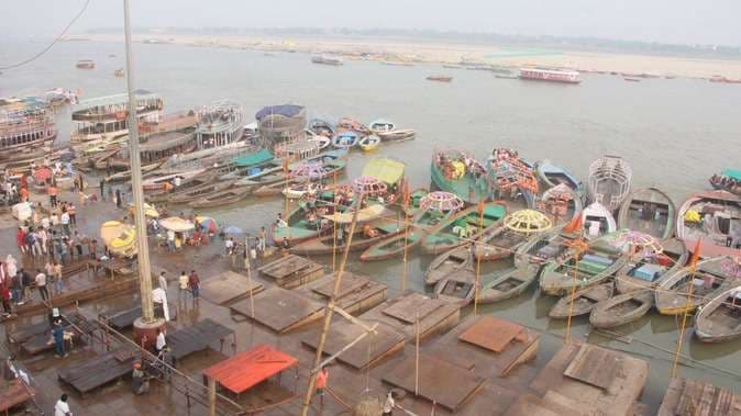 देव दीपावली - जाँच में अयोग्य नावों पर लगे लाल निशान, पांच मिली चलने योग्य  
