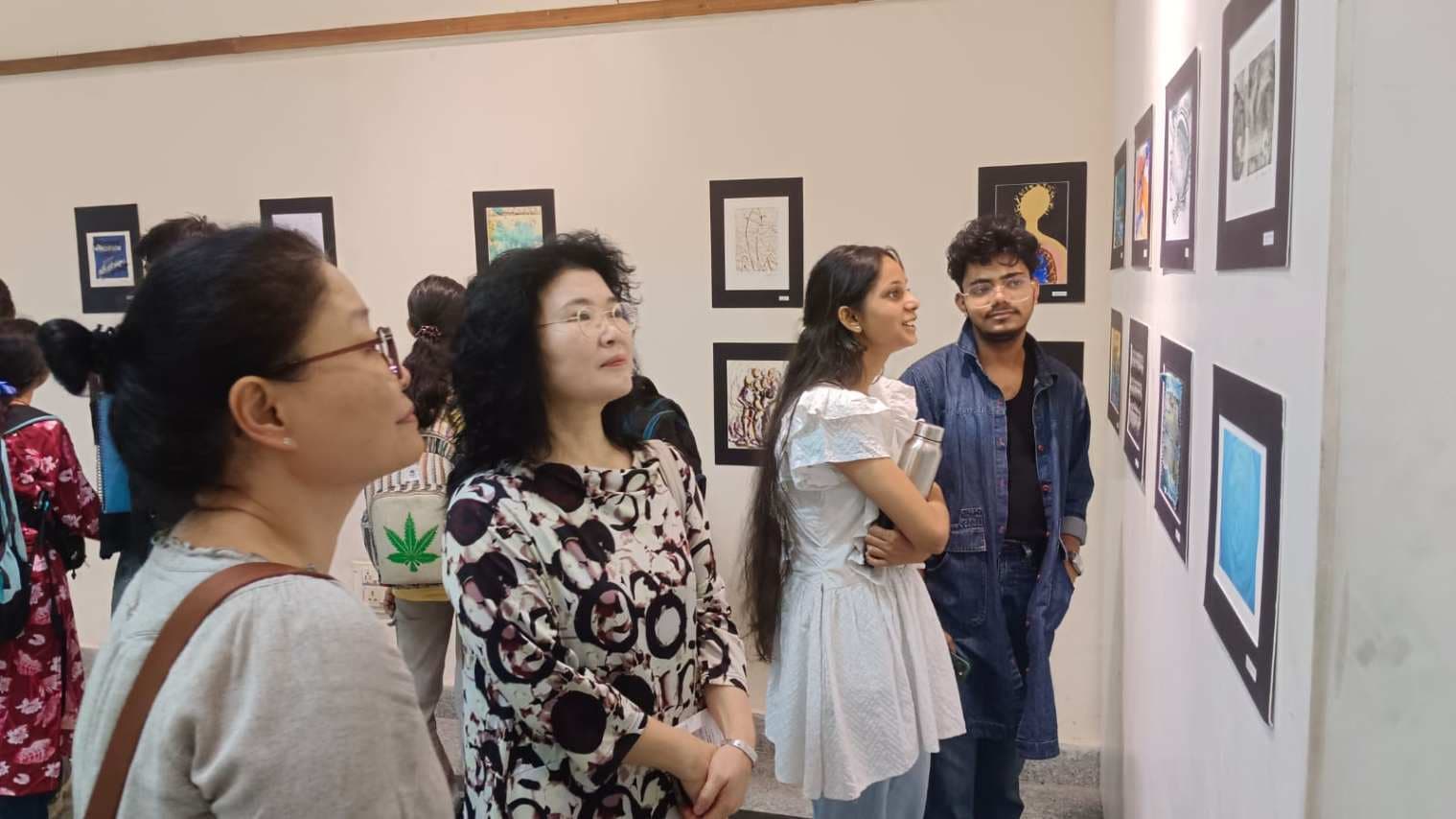 बीएचयू में दो अंतरराष्ट्रीय कला प्रदर्शनियों का आरंभ, सौ दिग्गज कलाकारों की लगी पेटिंग 