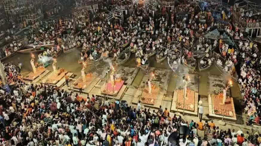 वाराणसी में ठंड की दस्‍तक के साथ बदला गंगा आरती का समय, जाने व्‍यवस्‍था में बदलाव