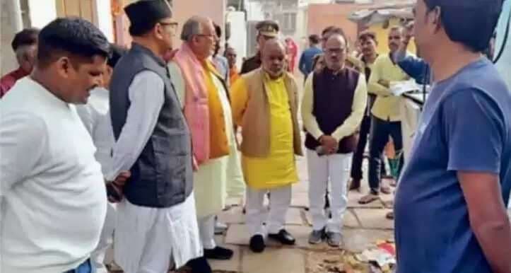 मंत्री का औचक निरीक्षण में फूटा गुस्‍सा, पोखरे की जगह मकान और शौचालय में पकता खाना मिला
