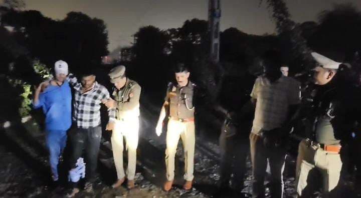 जहरखरान गिरोह के दो सदस्य पुलिस मुठभेड़ में गिरफ्तार, एक के पैर में लगी गोली
