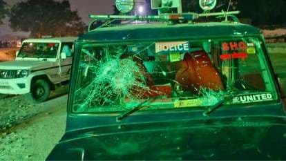 रामनगर में आरोपितों को छुड़ाने के लिए पुलिस पर पथराव, दारोगा सहित आठ घायल
