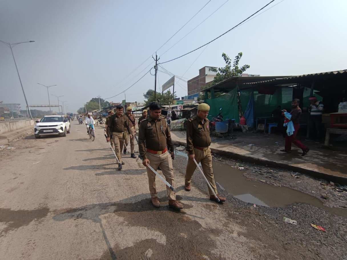 हाइवे पर खड़े आठ डंपर किए गए सीज, 114 का चालान  