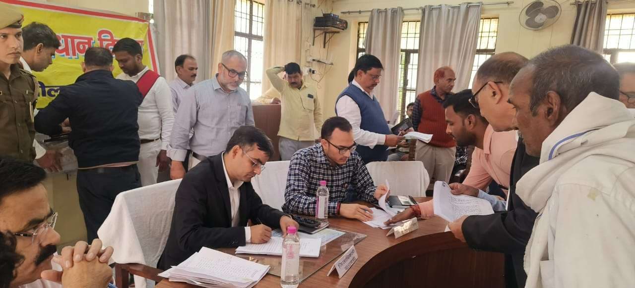 शिकायतों का त्वरित एवं गुणवत्तापूर्ण निस्तारण और फरियादियों की संतुष्टि ही समाधान दिवस का उद्देश्य - डीएम
