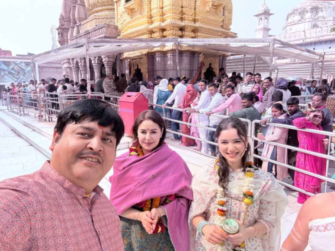 सचिन तेदुलकर की पत्‍नी और बेटी ने बाबा दरबार में टेका मत्‍था, कारिडोर की भव्‍यता देख मंत्रमुग्‍ध
