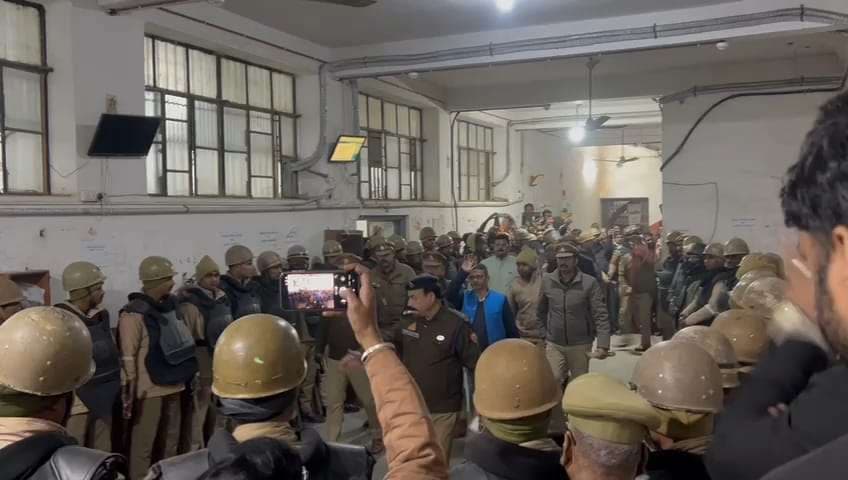 कफ सिरप मामले में पूर्व IPS अमिताभ ठाकुर कोर्ट में पेश, 14 दिन की न्‍यायिक हिरासत में भेजा जेल