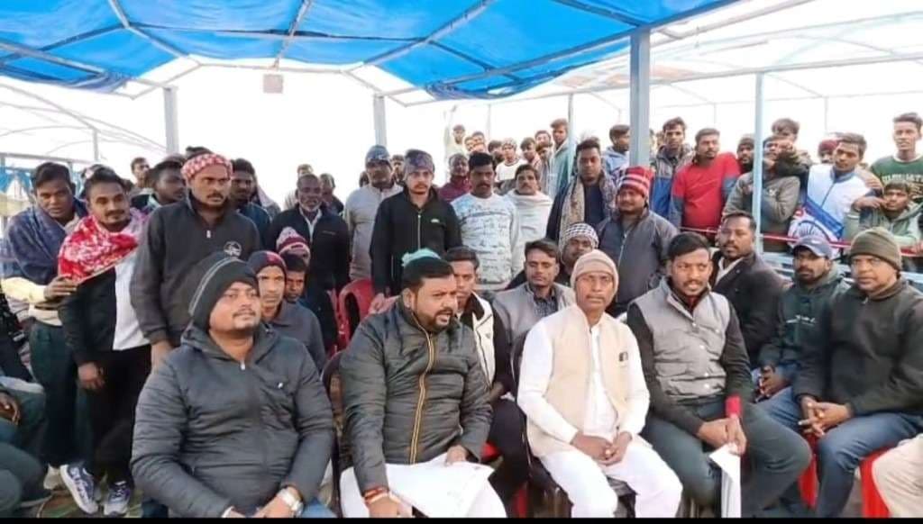 नाविकों की बैठक में यात्रियों की सुरक्षा पर मंथन, मनमाना किराया लेने वालों पर होगी कार्रवाई 