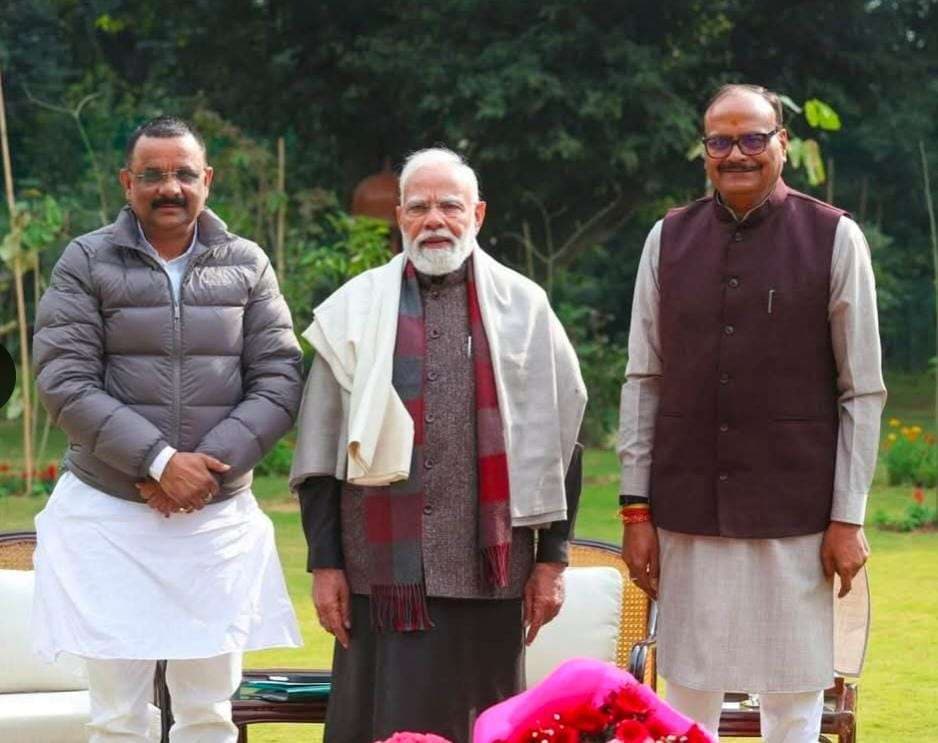 प्रधानमंत्री नरेंद्र मोदी से मिले बनारस के मेयर अशोक तिवारी, 72वीं सीनियर राष्ट्रीय वॉलीबॉल चैंपियनशिप का निमंत्रण सौंपा...