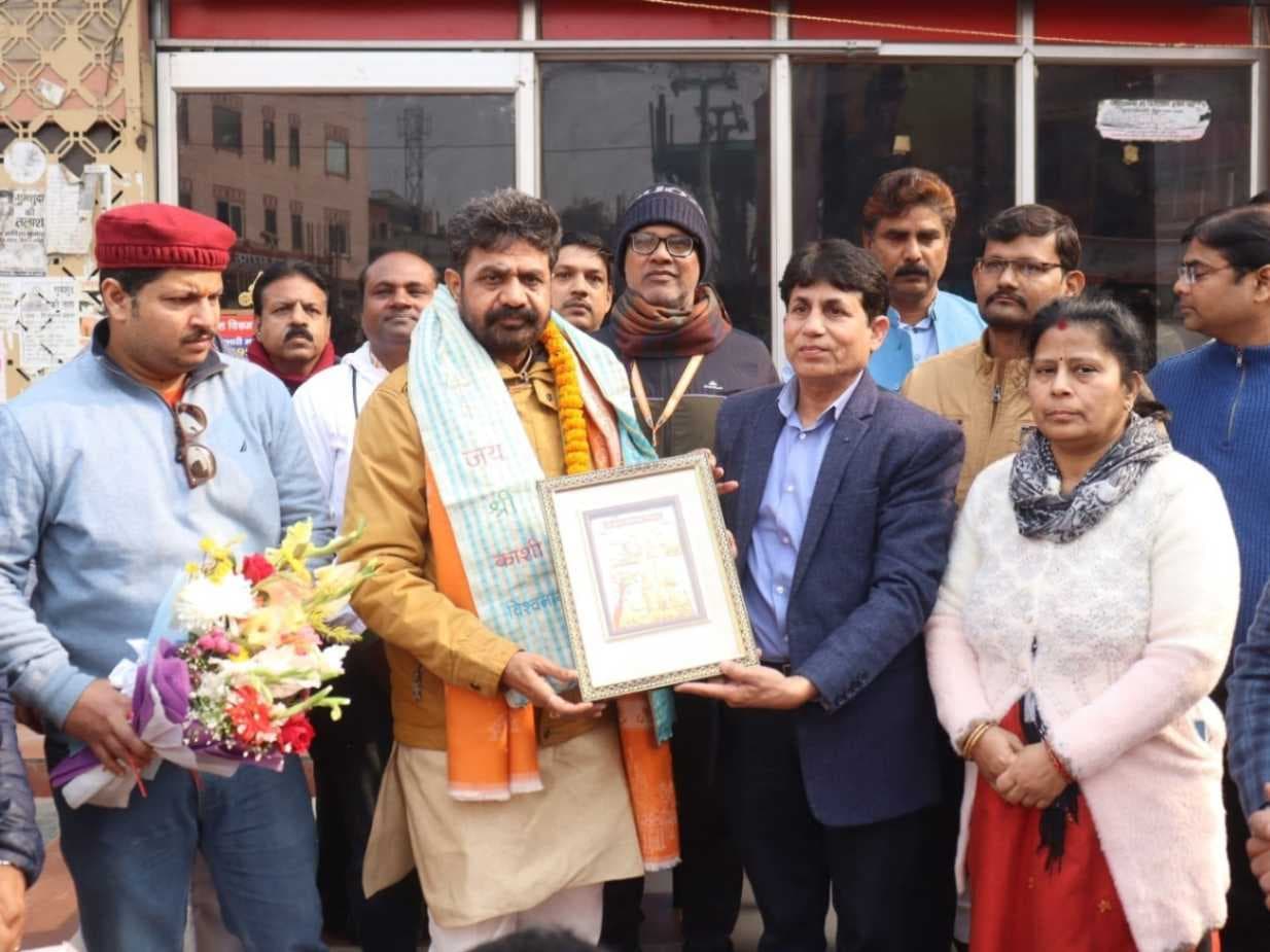 नववर्ष पर काशी में श्रद्धालुओं का फ्री उपचार, 1015 मरीजों को दवाएं वितरित