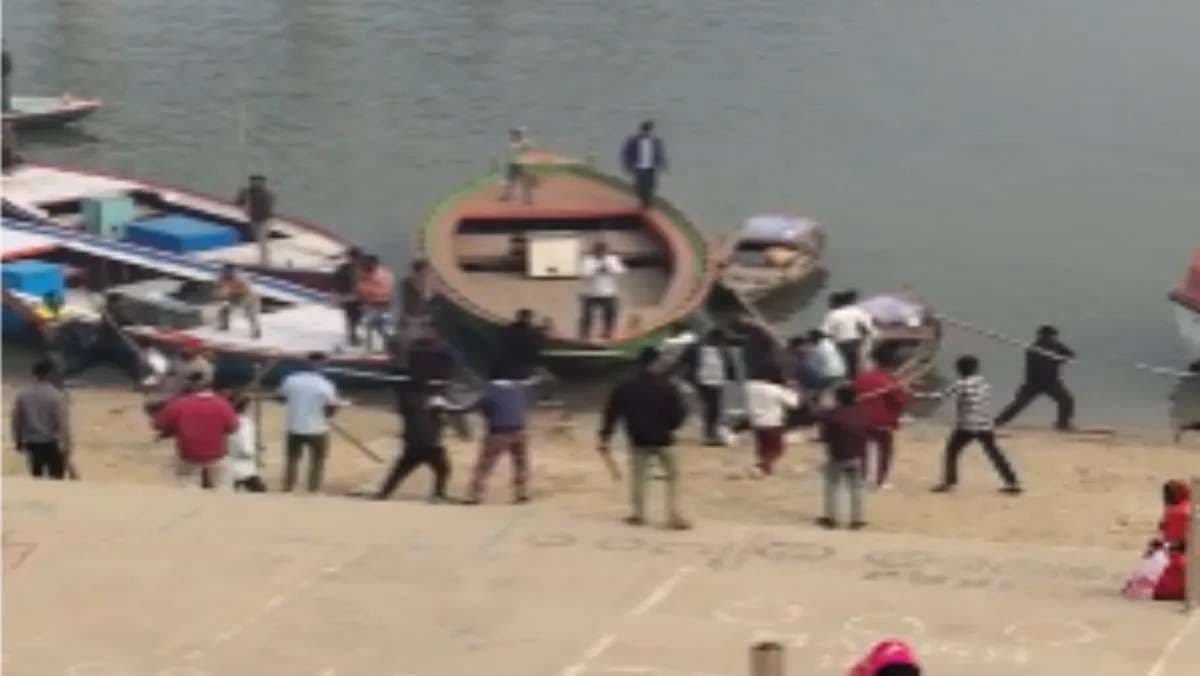 वाराणसी में नाव संचालन के विवाद में लाठी डंडे चले, तीन नामजद समेत 60 पर केस दर्ज
