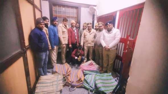 जीआरपी और आरपीएफ की कार्रवाई, 350 तोते के साथ एक गिरफ्तार