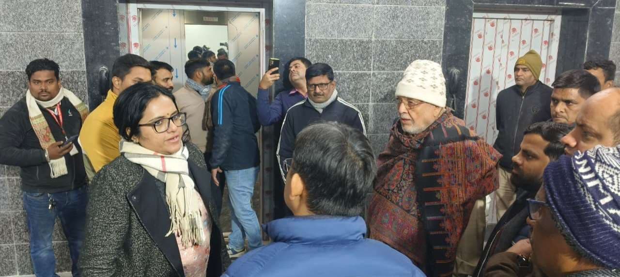 प्रभारी मंत्री सुरेश खन्ना ने देर रात रोप-वे का किया निरीक्षण, गरीबों को बांटे कंबल