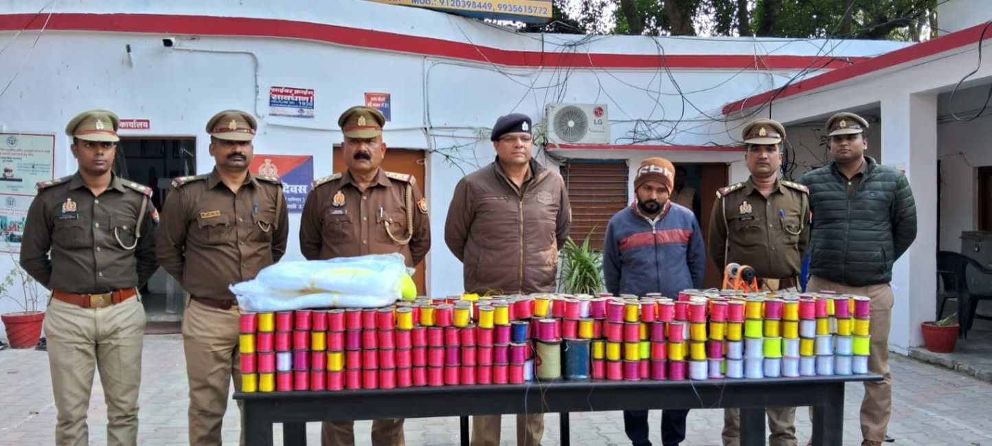 वाराणसी में दुकान पर छापेमारी, 88 किलो चाइनीज मांझा संग एक गिरफ्तार