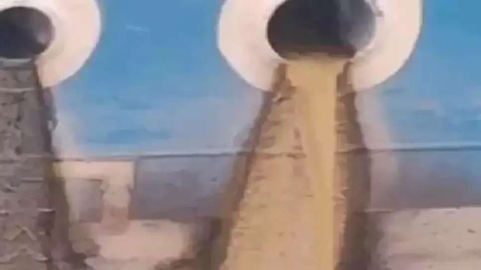 गंगा में क्रूज का मल मूत्र गिरने का वीडियो वायरल, नगर निगम ने गठित की जांच कमेटी 