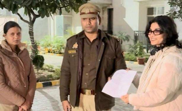 वाराणसी पुलिस ने नेहा रोठौर को थमाया नोटिस, लोक गायिका दी ये प्रतिक्रिया
