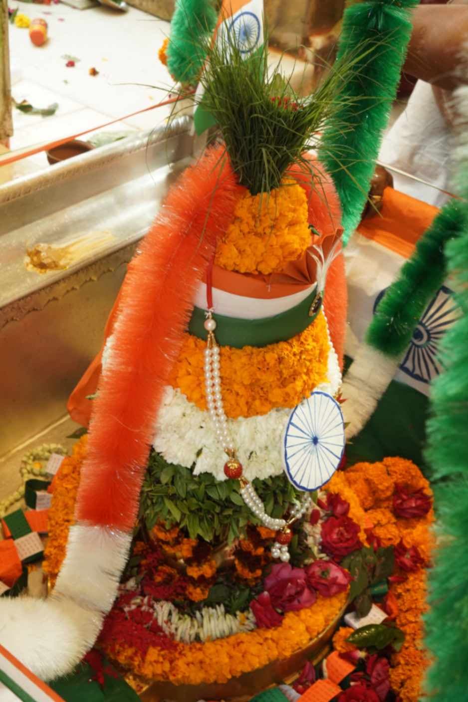 गणतंत्र दिवस पर बाबा विश्वनाथ के दरबार में बिखरी देशभक्ति, मंगला आरती में मिला तिरंगा कलेवर