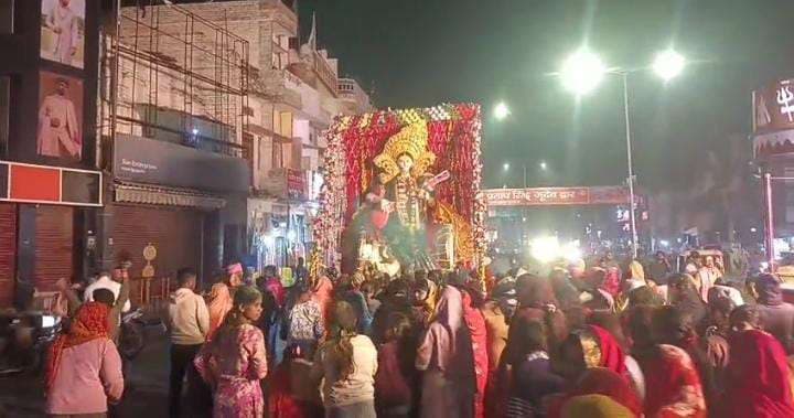 वाराणसी में सरस्वती शोभायात्रा पर पथराव से पांच घायल, प्रतिमा क्षतिग्रस्त होने का आरोप